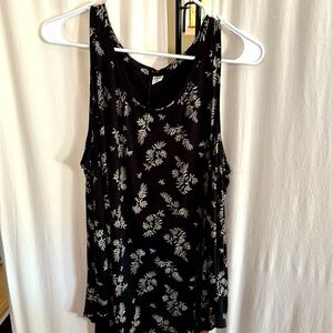 Black w/ cream colored leaves pattern hi-lo top